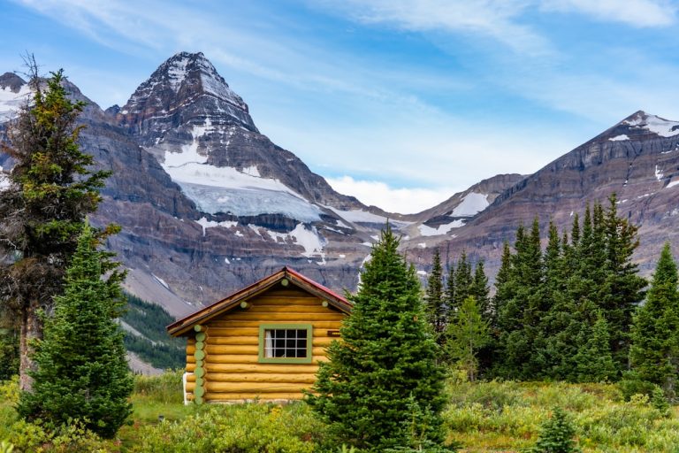 Exploring the Great Outdoors: A Guide to Budget-Friendly and Eco-Conscious Travel